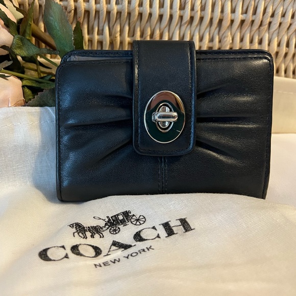 Coach Handbags - COACH PARKER VERY RARE VINTAGE TURN LOCK LEATHER SMALL WALLET EUC WITH DUST BAG